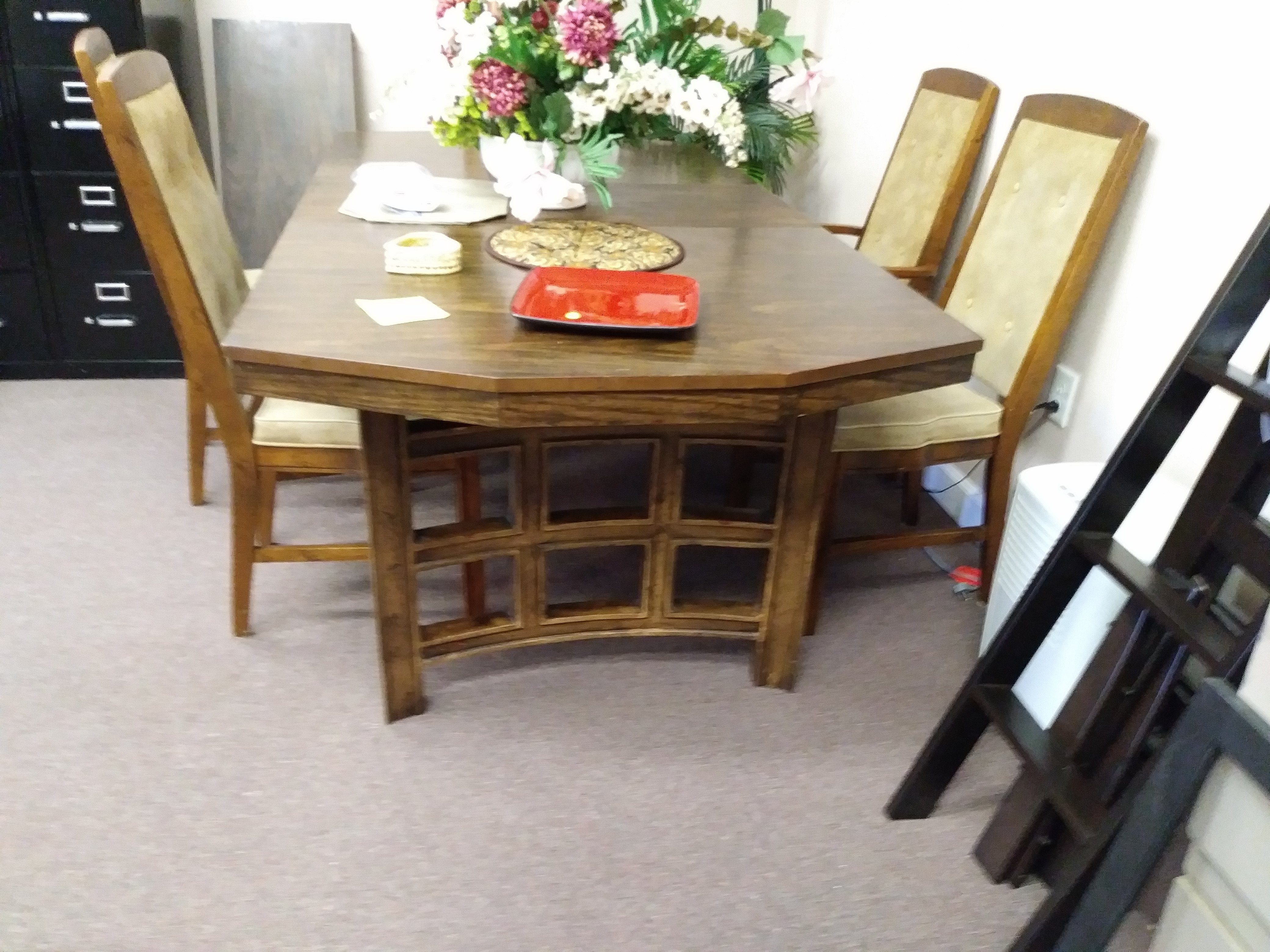 8 Foot 5 1/2" Long Wooden Dining Room Table With Removable Leaves