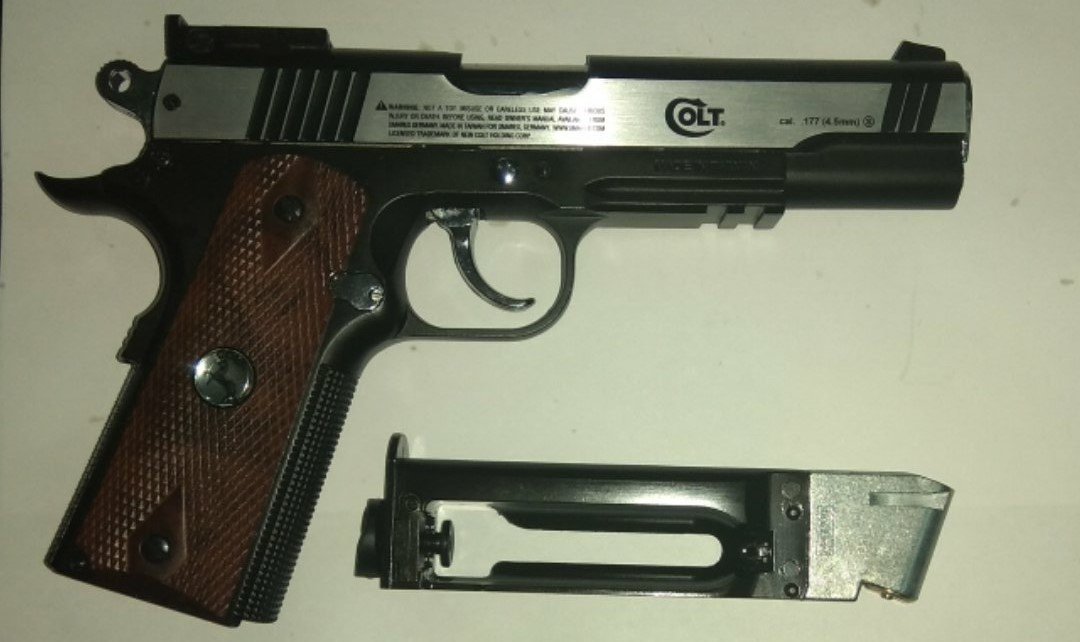 Пистолет Umarex Colt Special Combat