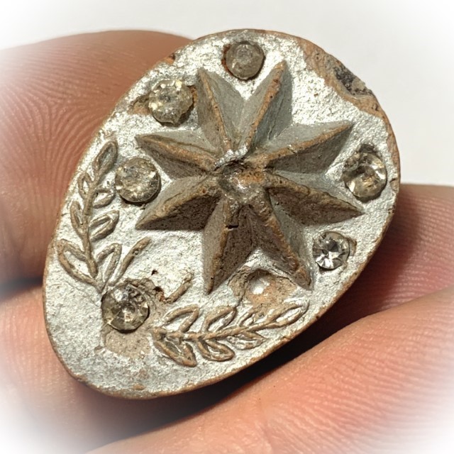 Daw Nai Pan Nai Pon 2 Sided Lucky Star with Ploi Sek Gems Luang Por Pina Wat Sanom Lao