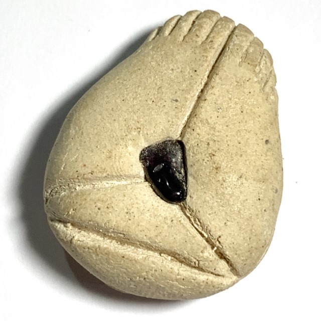 Pra Pid Ta Putto Nuea Poon Sek Pim Plod Nee Ongk Kroo Fang Ploi Ruby Insert Hand Inscription Mae Chee Bun Ruean