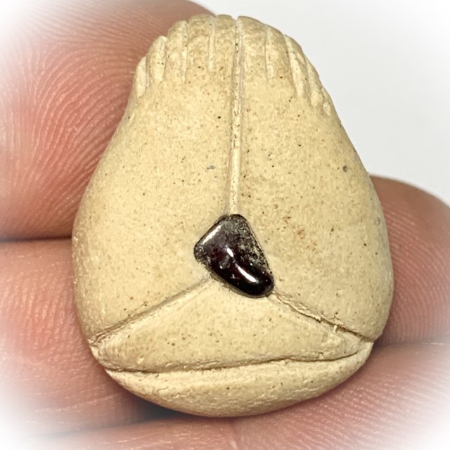 Pra Pid Ta Putto Nuea Poon Sek Pim Plod Nee Ongk Kroo Fang Ploi Ruby Insert Hand Inscription Mae Chee Bun Ruean