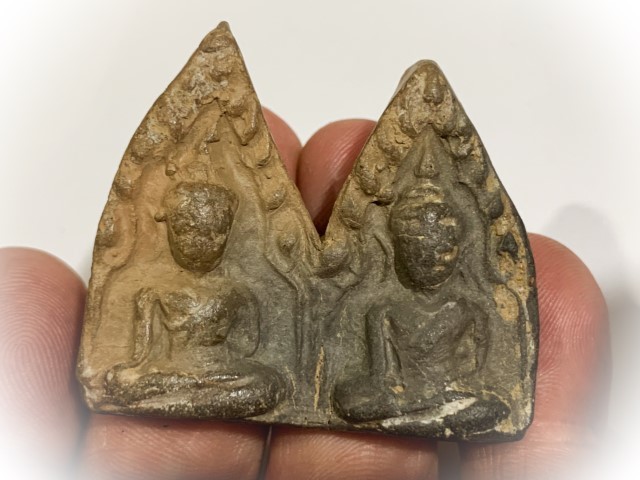 Pra Khun Phaen Kru Ban Krang Pim Plai Koo Twin Buddha Ancient 500 Years Old Sacred Clay Hiding Place Amulet