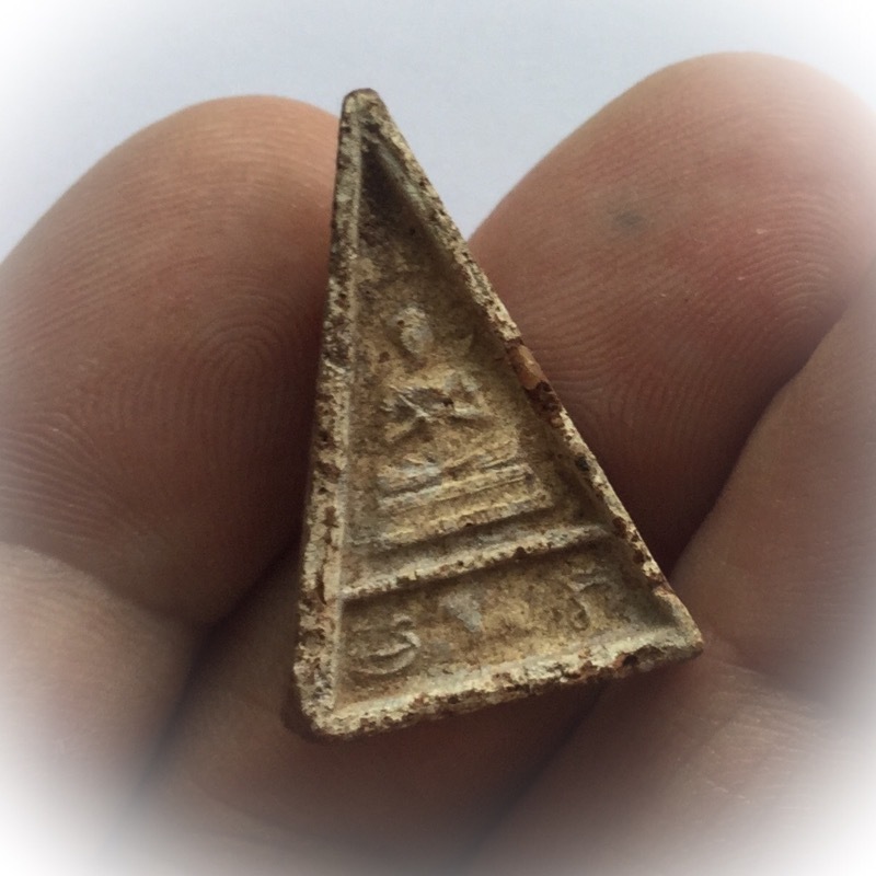 Pra Pim Wua-Singh 2 sided Buddha Amulet with Lion and Bull - Luang Por Pina - Wat Sanom Lao