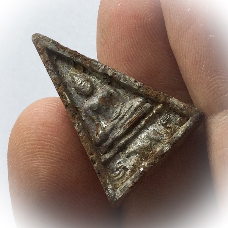 Pra Pim Wua-Singh 2 sided Buddha Amulet with Lion and Bull - Luang Por Pina - Wat Sanom Lao