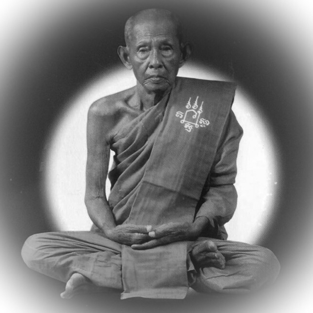 Pra Somdej Gao Chan Khang Na Buddha on 9 Tiered Dais Amulet Solid Gold Takrut 2543 BE 84th Birthday Edition - Luang Por Chern Wat Koke Tong (Ayuttaya)