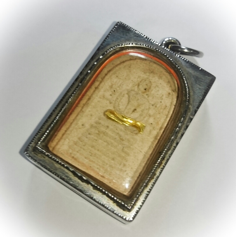 Pra Somdej Gao Chan Khang Na Buddha on 9 Tiered Dais Amulet Solid Gold Takrut 2543 BE 84th Birthday Edition - Luang Por Chern Wat Koke Tong (Ayuttaya) 02647