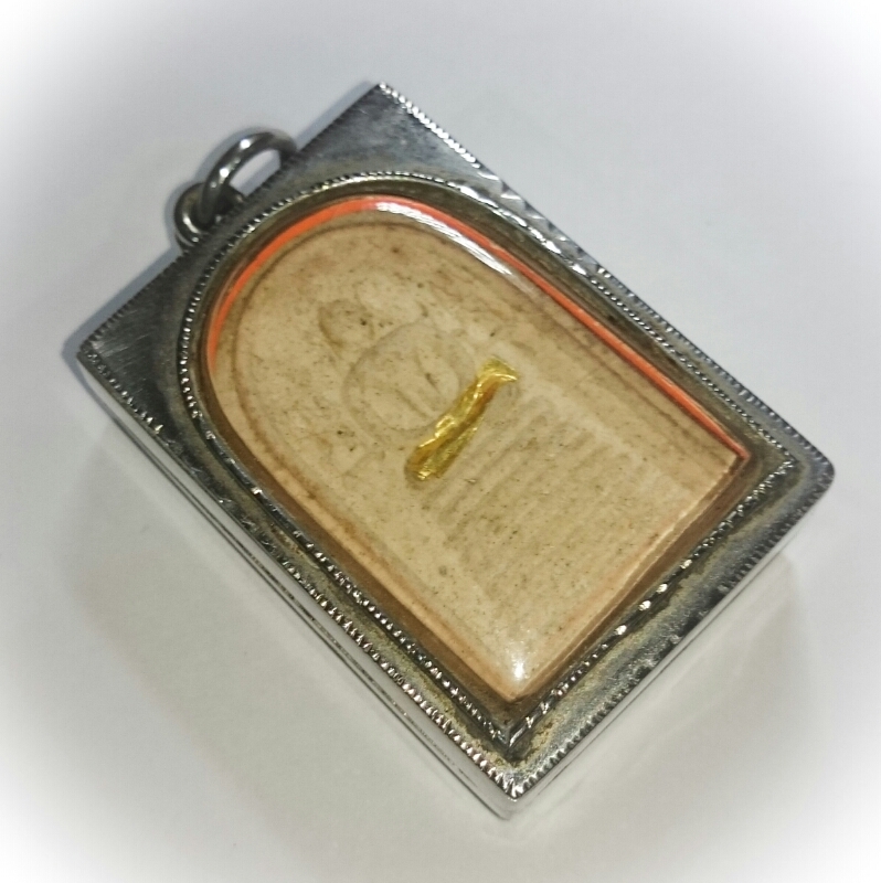Pra Somdej Gao Chan Khang Na Buddha on 9 Tiered Dais Amulet Solid Gold Takrut 2543 BE 84th Birthday Edition - Luang Por Chern Wat Koke Tong (Ayuttaya)