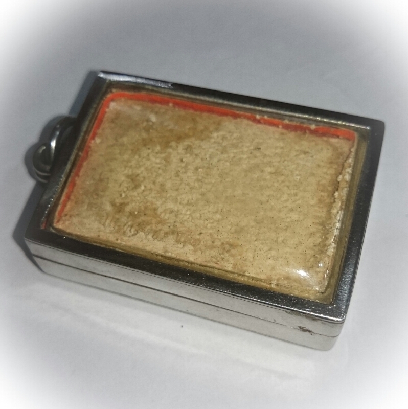 Pra Somdej Gao Chan Khang Na Buddha on 9 Tiered Dais Amulet Solid Gold Takrut 2543 BE 84th Birthday Edition - Luang Por Chern Wat Koke Tong (Ayuttaya)