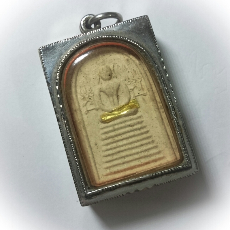 Pra Somdej Gao Chan Khang Na Buddha on 9 Tiered Dais Amulet Solid Gold Takrut 2543 BE 84th Birthday Edition - Luang Por Chern Wat Koke Tong (Ayuttaya)