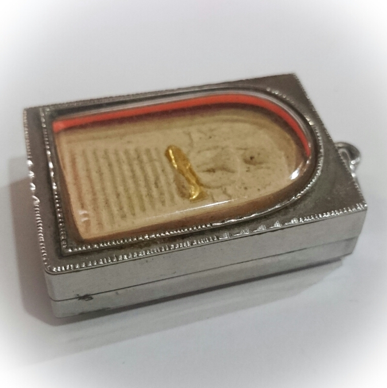 Pra Somdej Gao Chan Khang Na Buddha on 9 Tiered Dais Amulet Solid Gold Takrut 2543 BE 84th Birthday Edition - Luang Por Chern Wat Koke Tong (Ayuttaya)