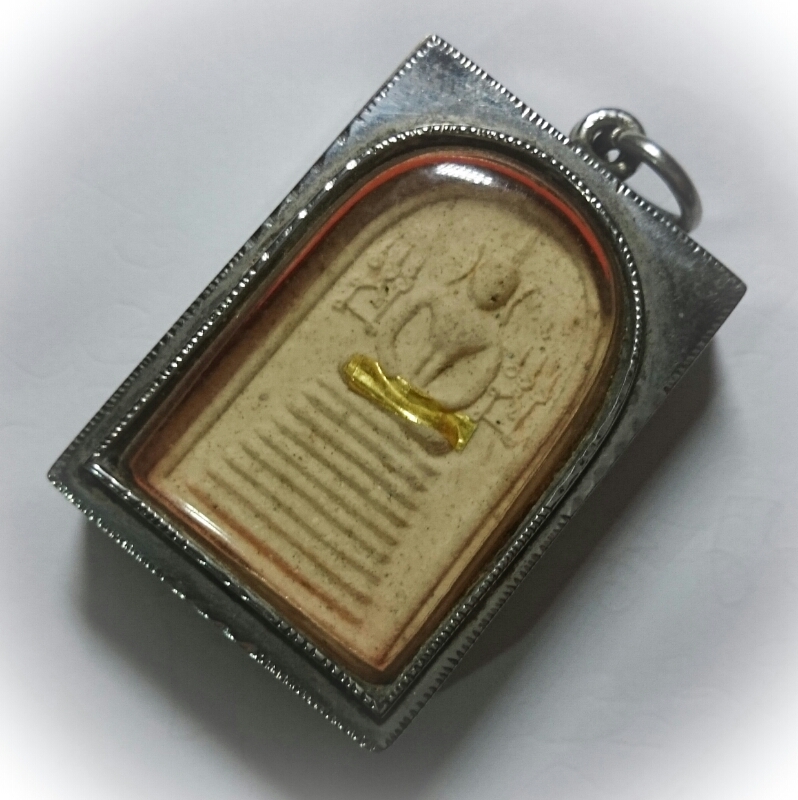 Pra Somdej Gao Chan Khang Na Buddha on 9 Tiered Dais Amulet Solid Gold Takrut 2543 BE 84th Birthday Edition - Luang Por Chern Wat Koke Tong (Ayuttaya)