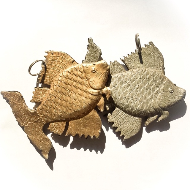 Pla Tapian Koo Ngern-Tong Lucky Barb Fish for Prosperity and Good Business - 4 Inches - Luang Por Te Wat Sam Ngam Pla Tapian Koo Ngern-Tong Lucky Barb Fish for Prosperity and Good Business - 4 Inches - Luang Por Te Wat Sam Ngam
