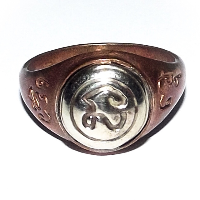 Hwaen Hua Na Bad Dtalord Magic Ring With Sacred Na Spell Insert Nuea Tong Daeng Hua Albaca - Luang Por Phaew - Wat Tanode Luang Hwaen Hua Na Bad Dtalord Magic Ring With Sacred Na Spell Insert Nuea Tong Daeng Hua Albaca - Luang Por Phaew - Wat Tanode Luang