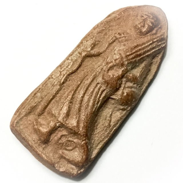 Pra Sivali - Walking Buddha Amulet - Nuea Din Pim Yai Niyom - Luang Por Guay Wat Kositaram (2448 - 2522 BE) 02962