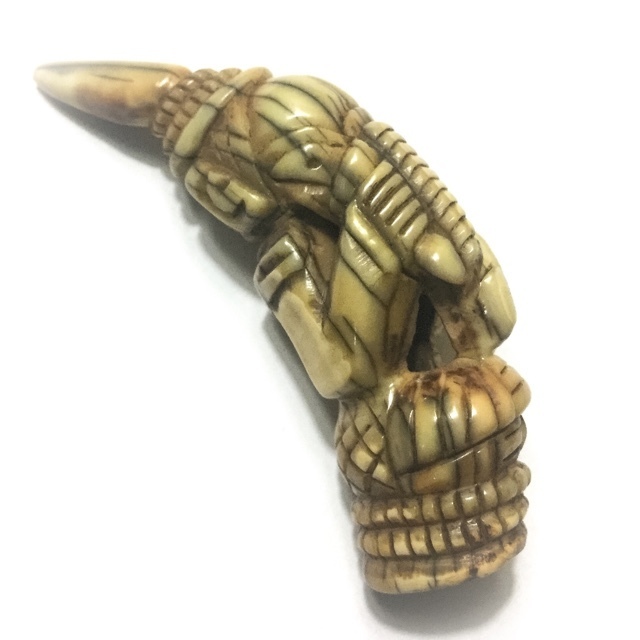 Khiaw Pra Pikanes Gae - Carved Tiger Tooth Ganesha 2.5 Inches - Dtamnak Dtak Sila Khao Or Circa 2490 BE Khiaw Pra Pikanes Gae - Carved Tiger Tooth Ganesha 2.5 Inches - Dtamnak Dtak Sila Khao Or Circa 2490 BE