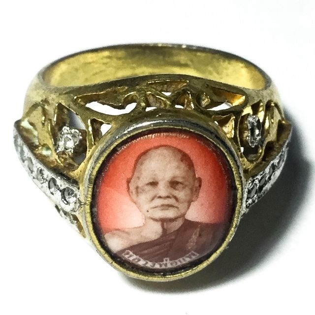 Hwaen Locket Nuea Tong Dork Buab Fang Paetch - Guru Monk Ring 1.7 Cm Inner Diameter - Luang Por Pae Wat Pikul Tong 02996