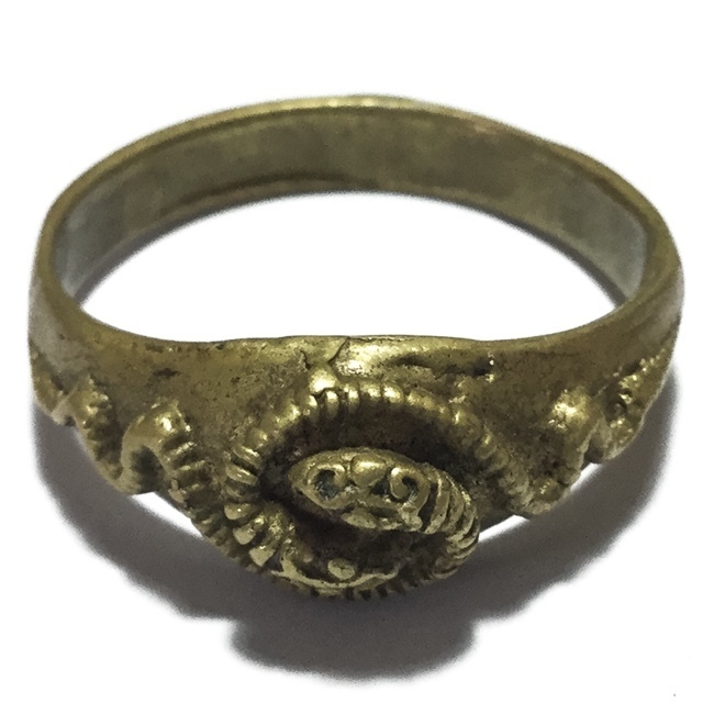 Hwaen Ngu Giaw Sap Entwined Snakes Magic Ring of Protection Wealth and Treasure Circa 2460 BE - Luang Por Im - Wat Hua Khao 03033