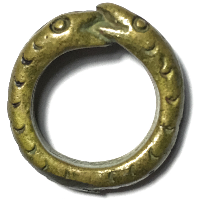 Hwaen Ngu Giaw Lor Boran Entwined Snakes Magic Ring of Protection Wealth and Treasure Circa 2460 BE - Luang Por Im - Wat Hua Khao 03056