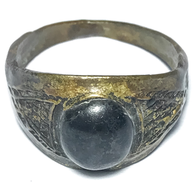 Hwaen Hua Maekapat Circa 2470 BE Magic Ring with Alchemical Substance 1.9 Cm - Luang Por Im - Wat Hua Khao 03124