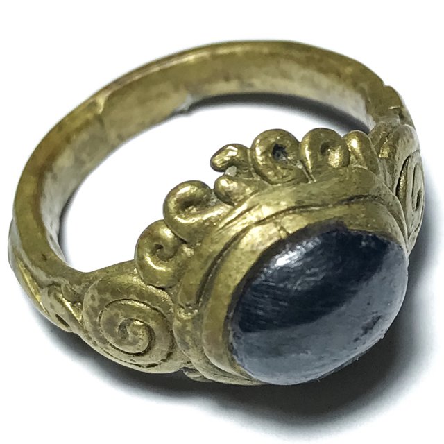 Hwaen Hua Maekapat Circa 2460 BE Magic Ring with Alchemical Substance 2.0 Cm - Luang Por Im - Wat Hua Khao 03125