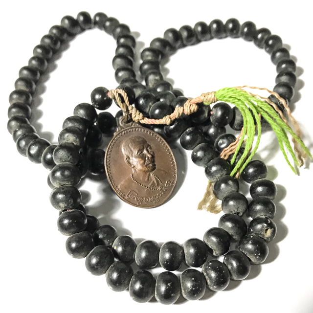 Prakam Saksit 108 + Rian Roop Muean 2520 BE Blessed Buddhist Rosary with Monk Coin - Kroo Ba Prohmajak Wat Pra Puttabat Tak Pha 03162