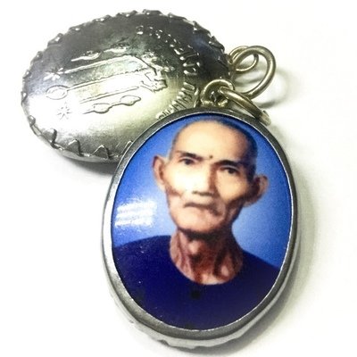 1st Edition Locket Ajarn Ah Pae Rong Si Ngow Kim Koi Hlang Yant Fa Pratan Porn 2519 BE Chinese Lay Master Amulet for Good Business, Karma + Anti Black Magick 1st Edition Locket Ajarn Ah Pae Rong Si Ngow Kim Koi Hlang Yant Fa Pratan Porn 2519 BE Chinese Lay Master Amulet for Good Business, Karma + Anti Black Magick