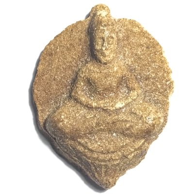 Pra Po Jak Bai Po Hlang Yant Duang Pim Yai Niyom 2500 BE - Nuea Gesorn - Bodhileaf Buddha with Yantra on Rear Face - Luang Por Lee Wat Asokaram Pra Po Jak Bai Po Hlang Yant Duang Pim Yai Niyom 2500 BE - Nuea Gesorn - Bodhileaf Buddha with Yantra on Rear Face - Luang Por Lee Wat Asokaram