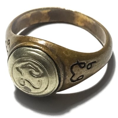 Hwaen Hua Na Bad Dtalord Yuk Dton Magic Ring With Sacred Na Spell Insert Nuea Tong Daeng Hua Albaca - Luang Por Phaew - Wat Tanode Luang Hwaen Hua Na Bad Dtalord Yuk Dton Magic Ring With Sacred Na Spell Insert Nuea Tong Daeng Hua Albaca - Luang Por Phaew - Wat Tanode Luang