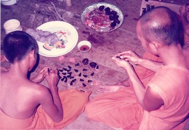 Pra Roop Muean Nuea Krang Luang Por Tong Sukh 2536 BE Niyom - Sacred Krang Putsa Paste Only 99 Made - Luang Por Phaew