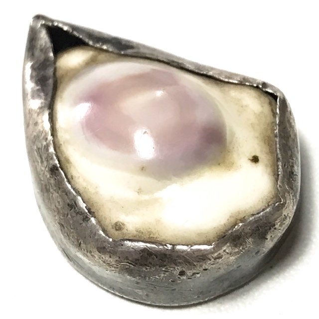 Bia Atithaan Sacred Shell Old Silver Frame Circa 2494 - 2498 Mae Chee Bun Ruean Wat Awut 03553