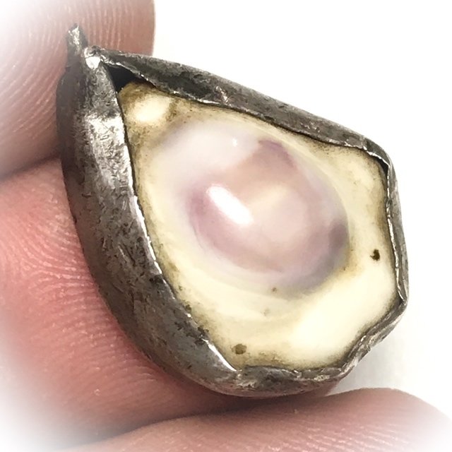 Bia Atithaan Sacred Shell Old Silver Frame Circa 2494 - 2498 Mae Chee Bun Ruean Wat Awut