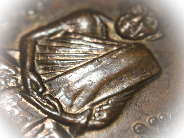 Rian Run Sam Pim Hlang Yant Trai Saranakom Niyom Triple Gem Yantra on Rear Face Nuea Tong Daeng 2521 BE Luang Por Guay Wat Kositaram