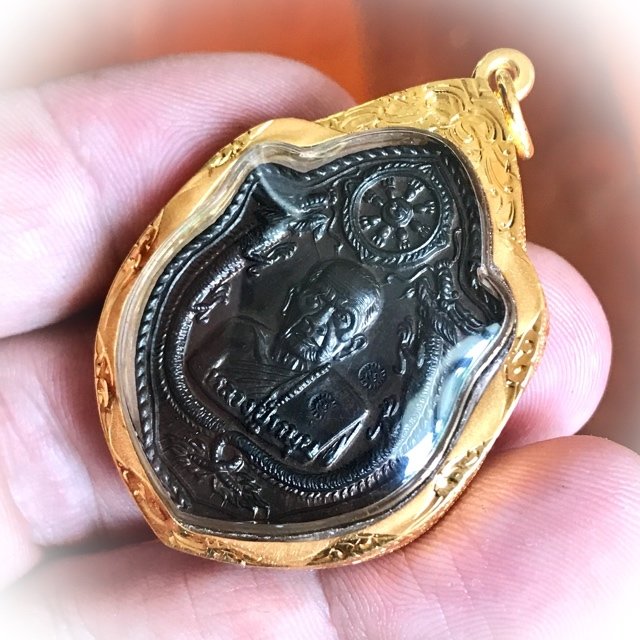 Rian Mangorn Koo Nuea Nava Loha Pim Pised Gammagarn Niyom 2x Code Ma 2543 BE Luang Phu Hmun Solid Gold Casing