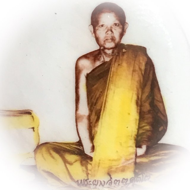 Locket Roop Khai Khang Badtr Luang Por Phang Jidtakudto Sacred Powders Gold Leaf & Look Namo on Rear Face