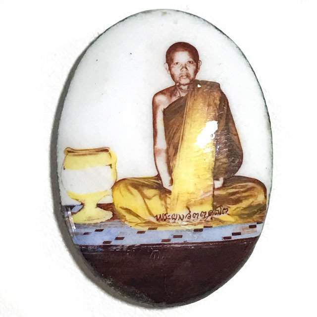 Locket Roop Khai Khang Badtr Luang Por Phang Jidtakudto Sacred Powders Gold Leaf & Look Namo on Rear Face 03618