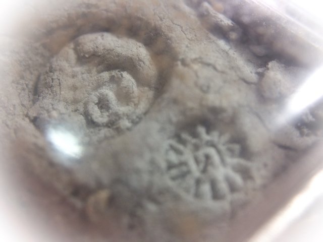 Locket Chak Fa Pim Lek 2nd Edition 2520 BE Bailan Powders 2 Code Stamps & Certificate Luang Phu To Wat Pradoo Chimplee