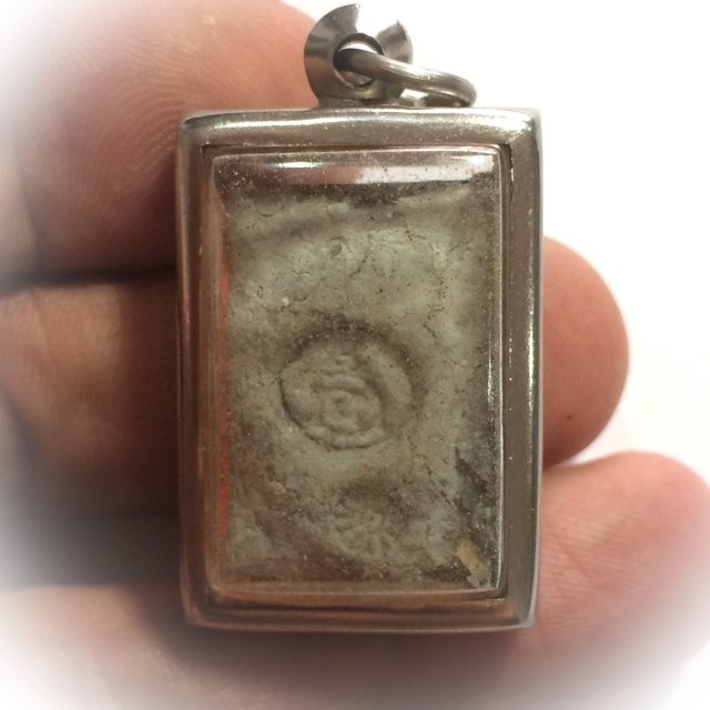 Locket Chak Fa Pim Lek 2nd Edition 2520 BE Bailan Powders 2 Code Stamps & Certificate Luang Phu To Wat Pradoo Chimplee