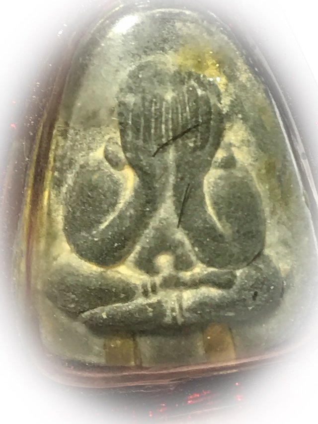 Pra Pid Ta Plod Nee Hlang Yant Na Nuea Bailan Dtid Gesa Takrut Tong Kam Koo Chae Nam Montr Traimas 2521-2523 BE Luang Phu To With Certificate