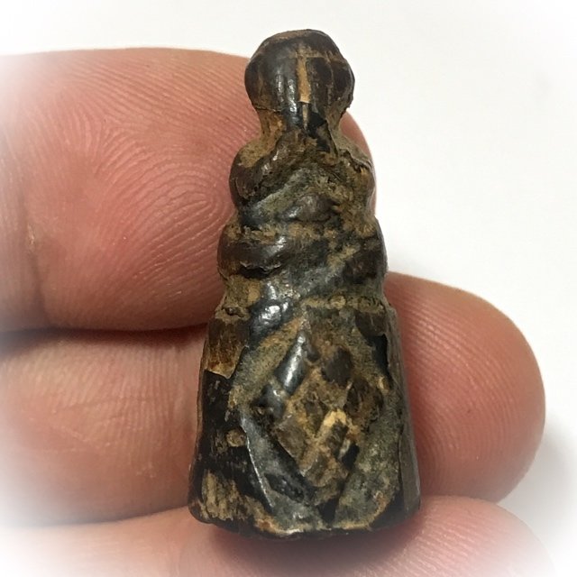 Pra Pid Ta Thaan Sung Nuea Mai Gae Circa 2430 BE Luang Phu Rod Wat Ko Non