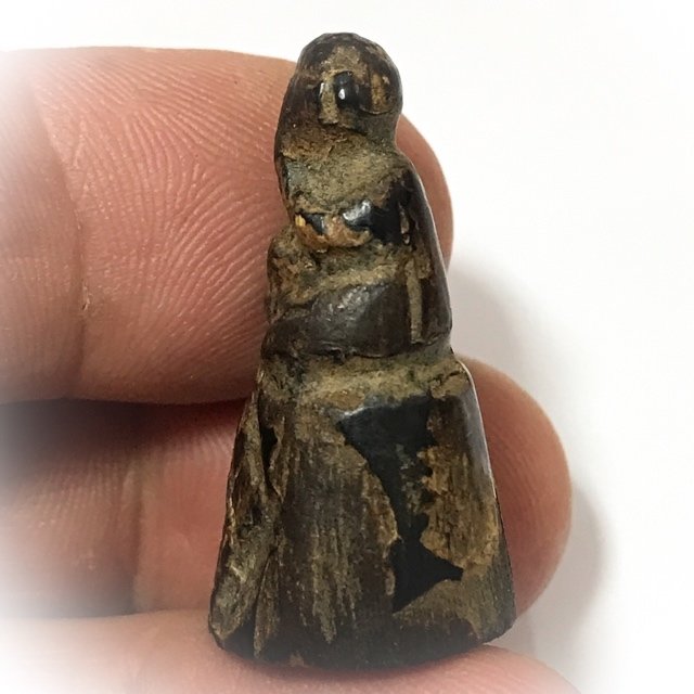 Pra Pid Ta Thaan Sung Nuea Mai Gae Circa 2430 BE Luang Phu Rod Wat Ko Non