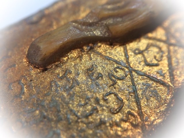 Khun Phaen Prai Kumarn Luang Phu Tim 2515 BE Nuea Khaw Ta Bronze Fang Sariga Koo With Certificate