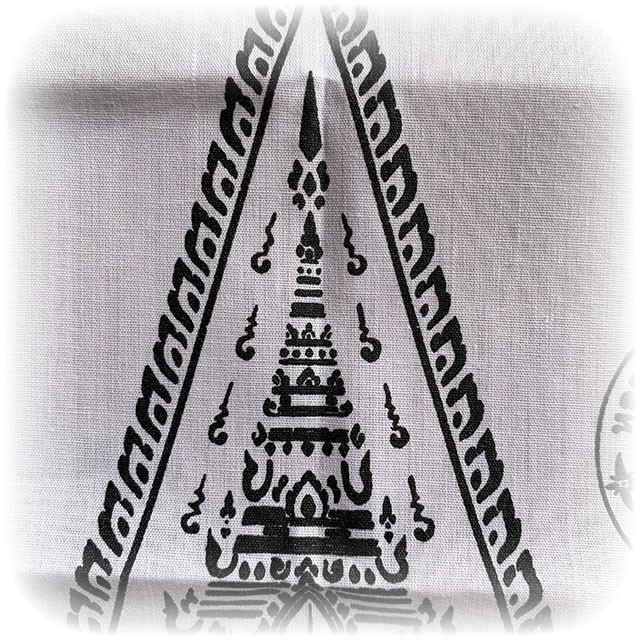Pha Yant Ok Lao Pra Putta Chinarat 2520 BE 21 x 9 Inches Wat Pra Sri Radtana Mahatat