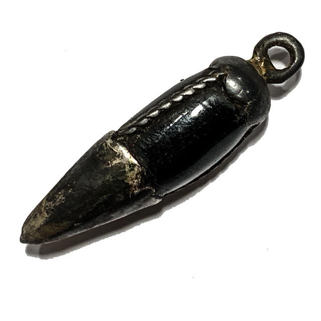 Met Prik Nuea Galabangha Dam Black Coral Yoni 2470 BE Silver Wire Frame Bullet Shape Ultra-Rare Luang Por Ee 03724