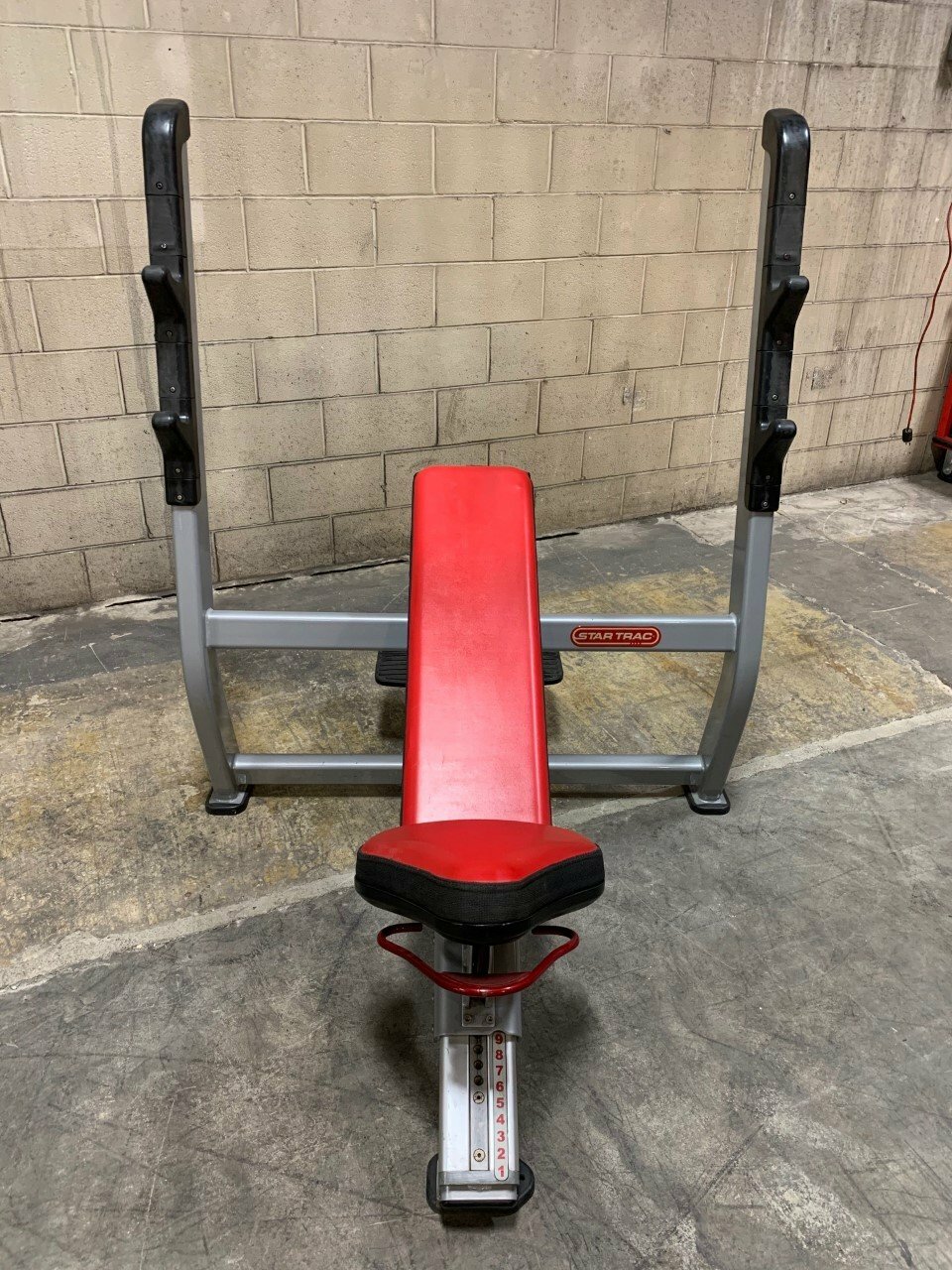 Star Trac Olympic Incline Bench