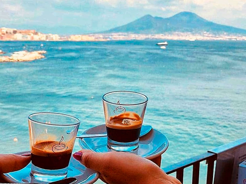 Soggiorno a Napoli per 4 persone dal 6 al 8 settembre Soggiorno a Napoli per 4 persone dal 6 al 8 settembre