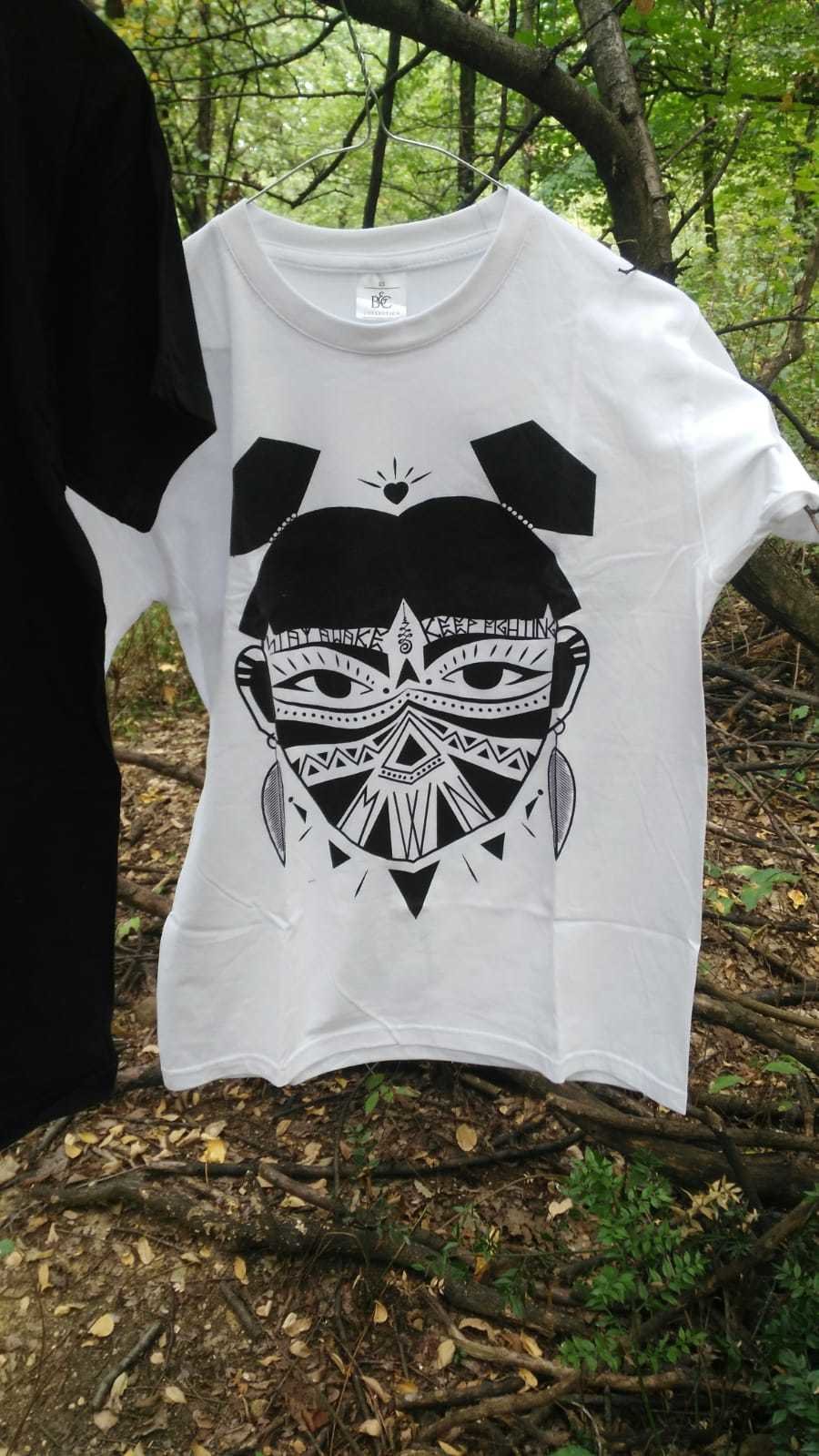 MOWAN - Stay Awake -Tribal Woman Libereria T-shirt White MOWAN