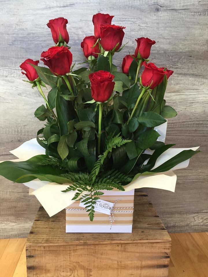 Box Arrangement Of Roses 00039