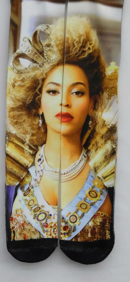 BEYONCE IN GOLD BEYONCE IN GOLD