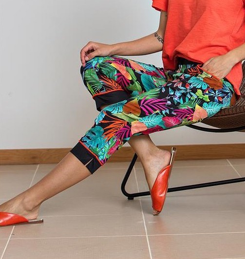 Paul Brial: Jungle Of Pink Purple Blooms Cropped Pants PB_MANGOUSTAN