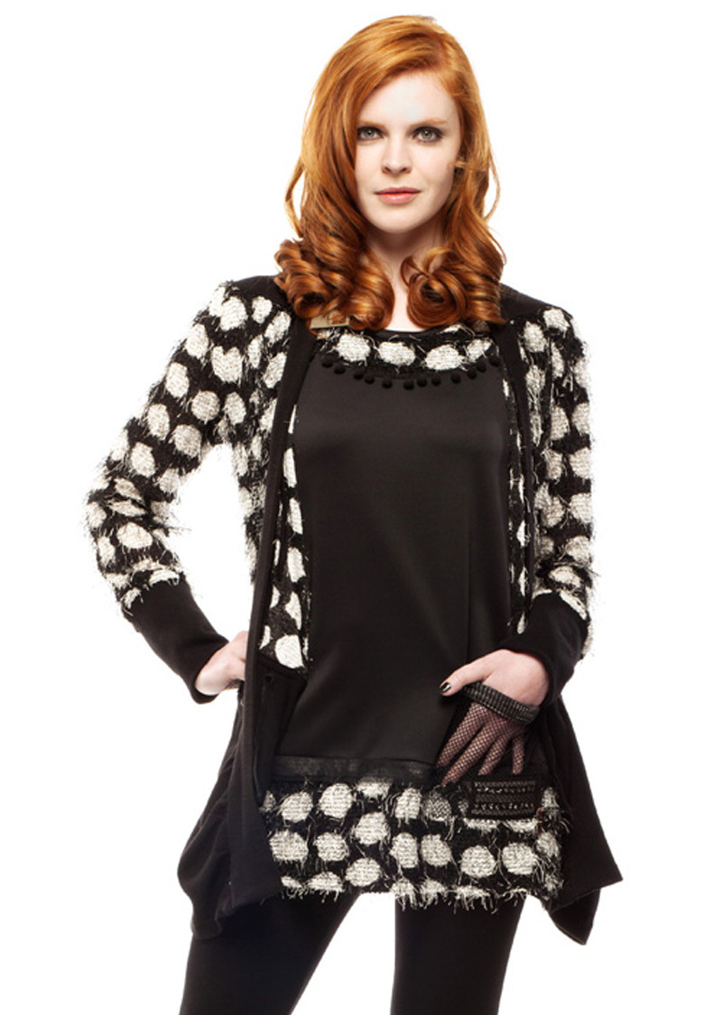 Double Jeu Paris: Peacock Throw With Sleeves